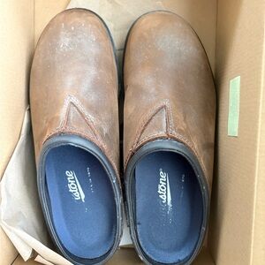 Blundstone Brown Leather Slip-On Loafers with Navy Insoles